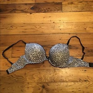 38DD Victoria’s Secret Bra (Lightly used)